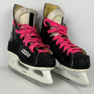 Junior Tacks by CCM Ice Skates SLM SL2500 212mm Blades CCM Size 1 US 2 Canada